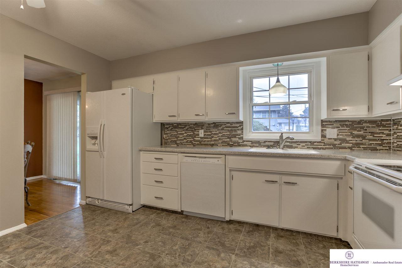 10937Prairie, Omaha, NE 68144