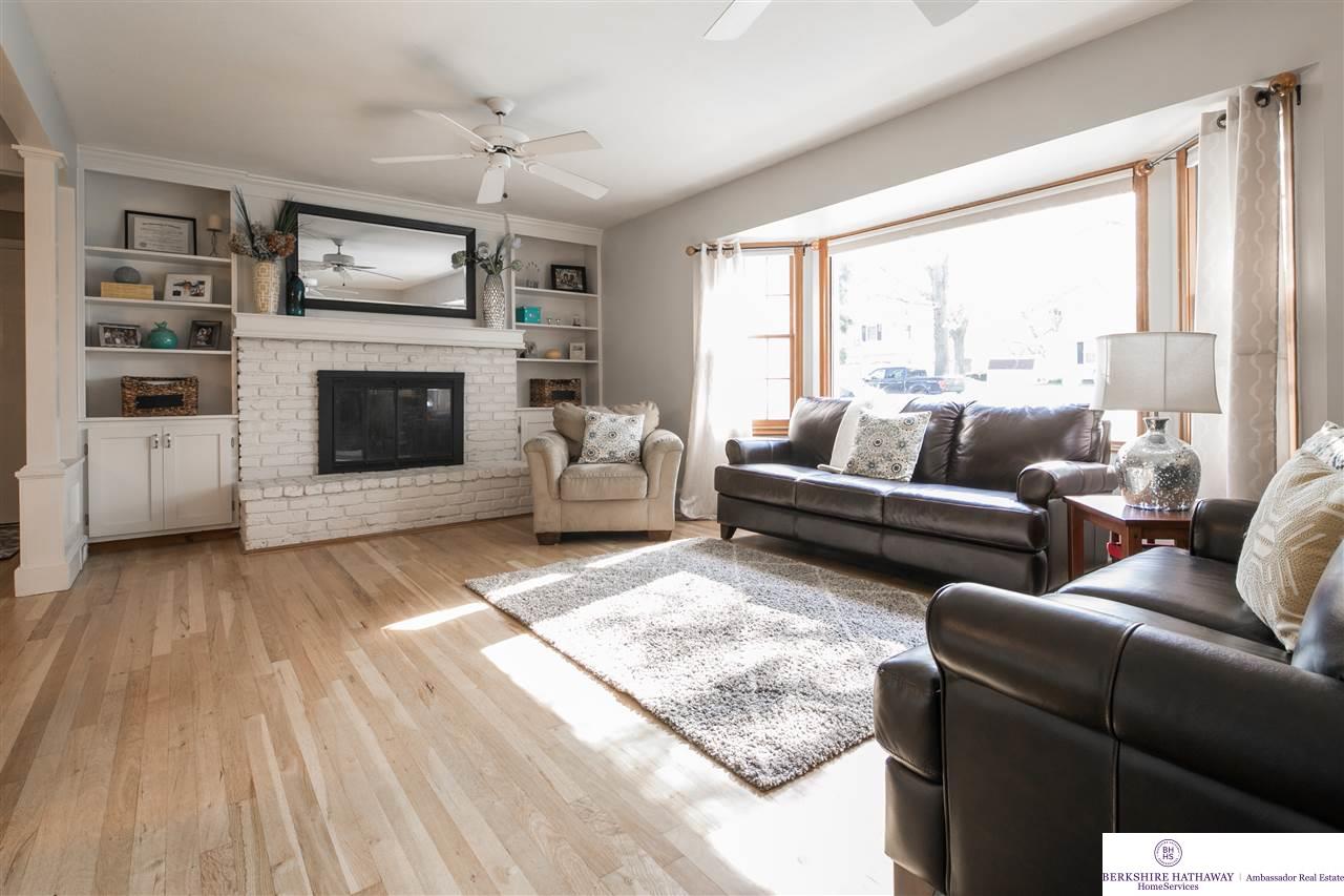 1513 S 122, Omaha, NE 68144