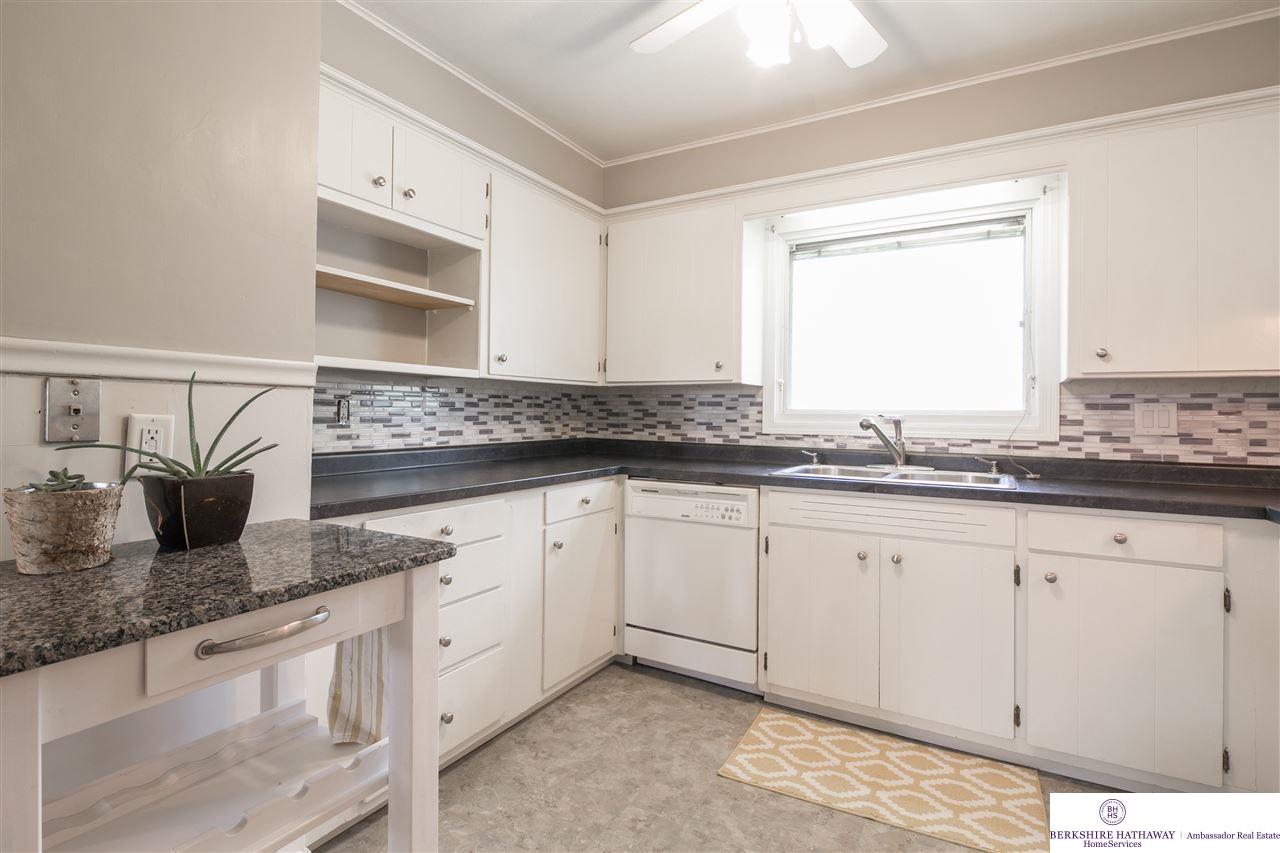1513 S 122, Omaha, NE 68144