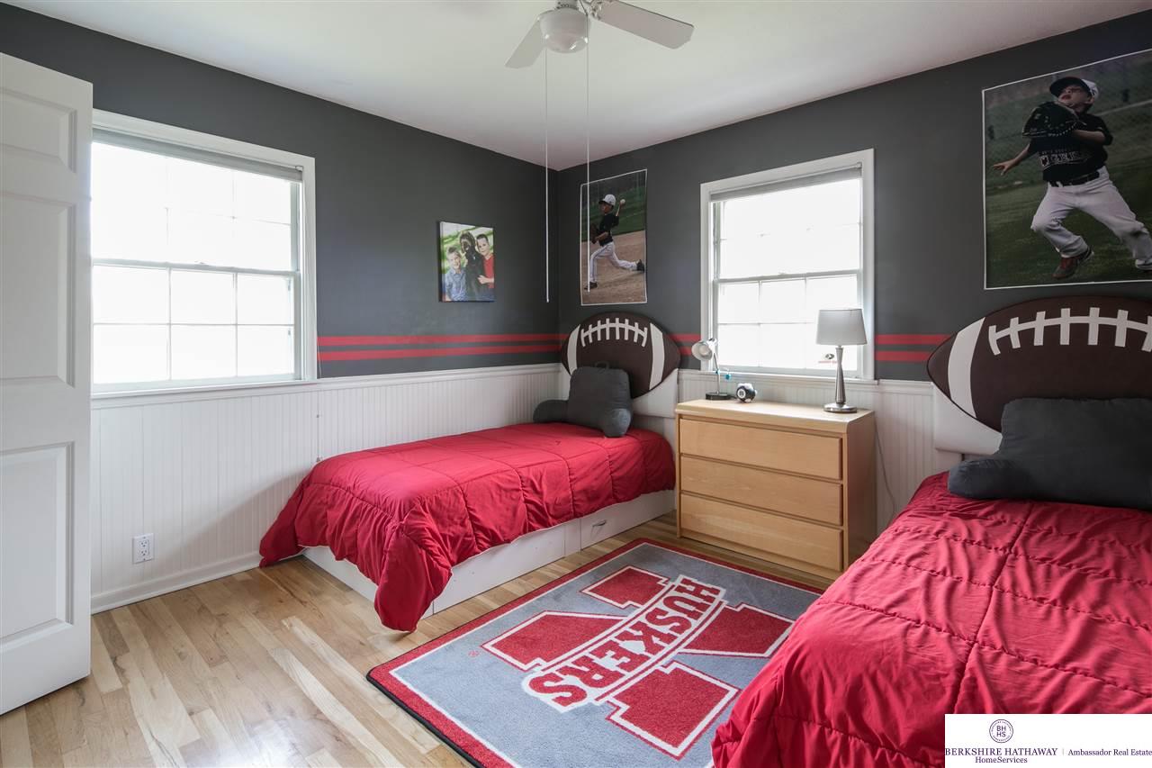 1513 S 122, Omaha, NE 68144