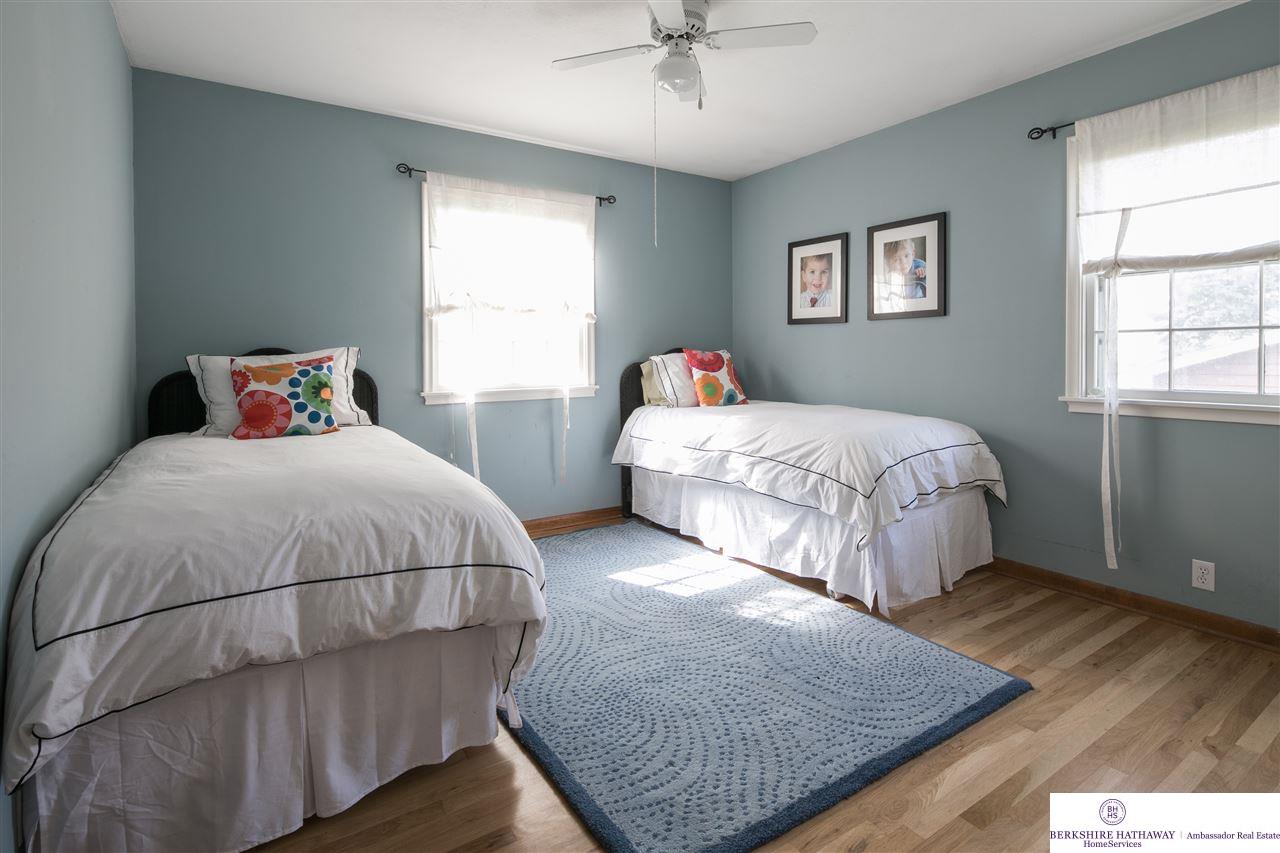1513 S 122, Omaha, NE 68144