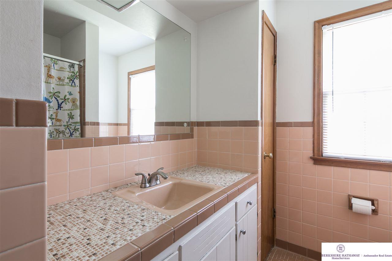 1513 S 122, Omaha, NE 68144