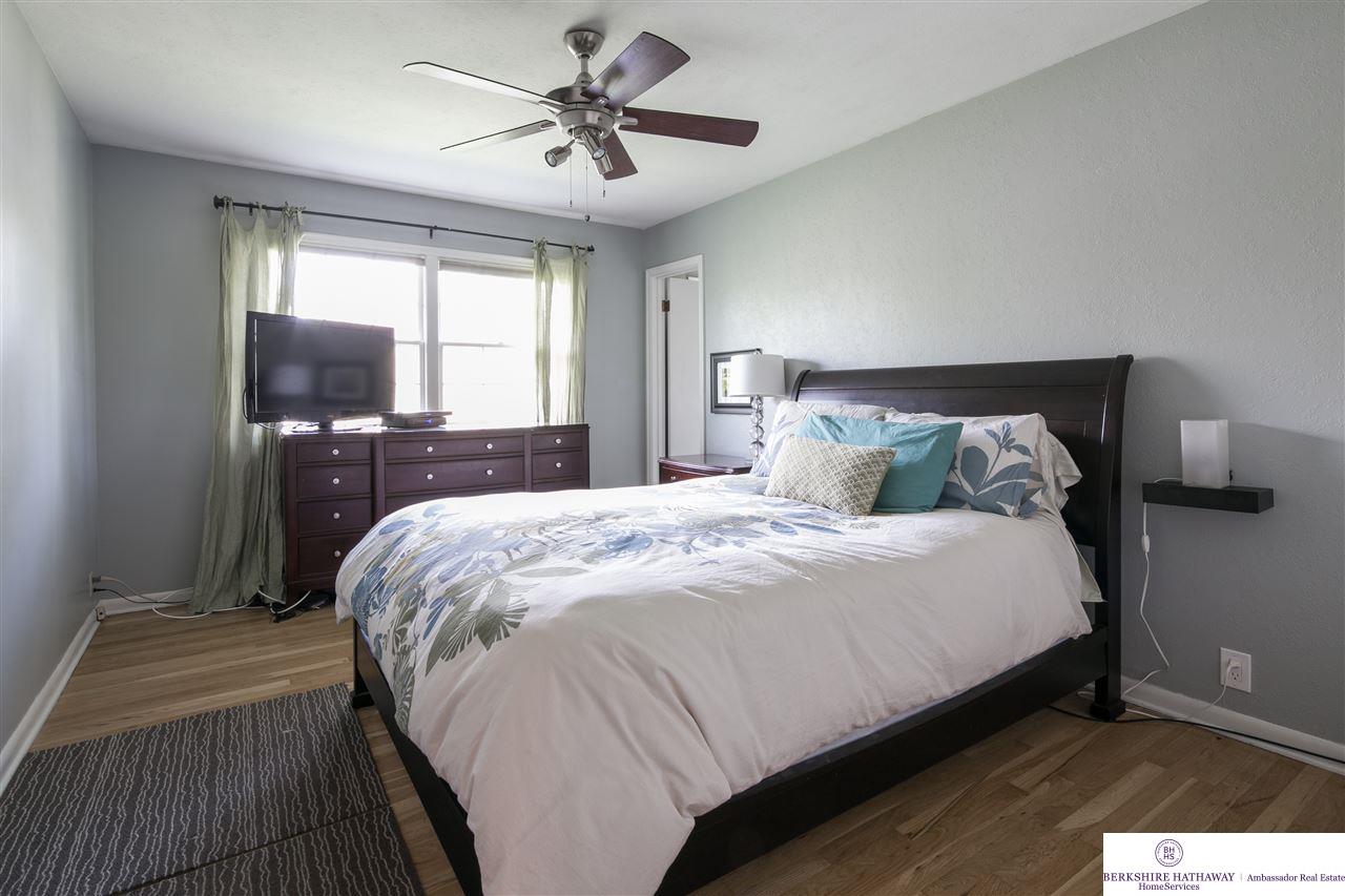 1513 S 122, Omaha, NE 68144