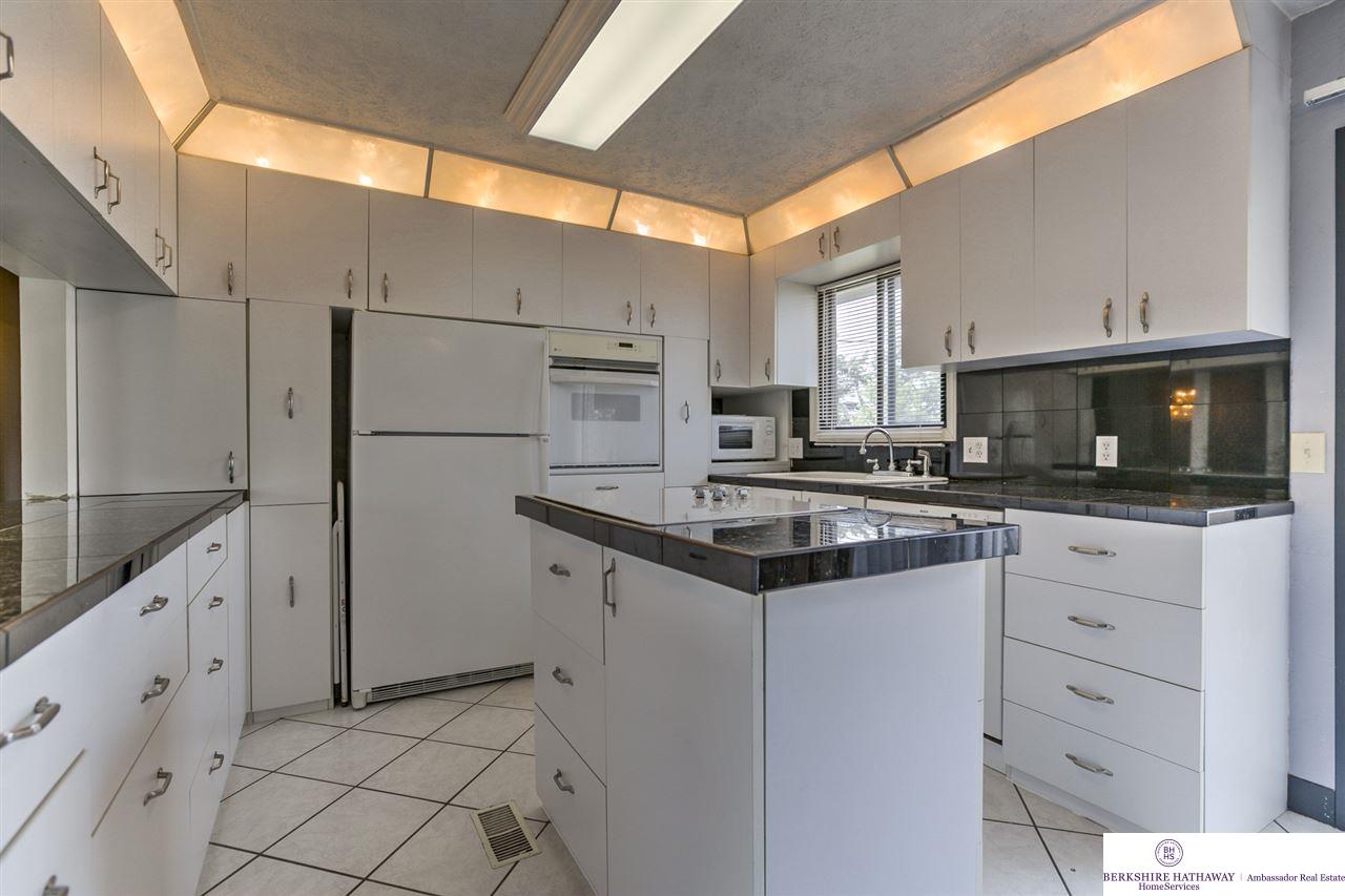 5034Read, Omaha, NE 68152