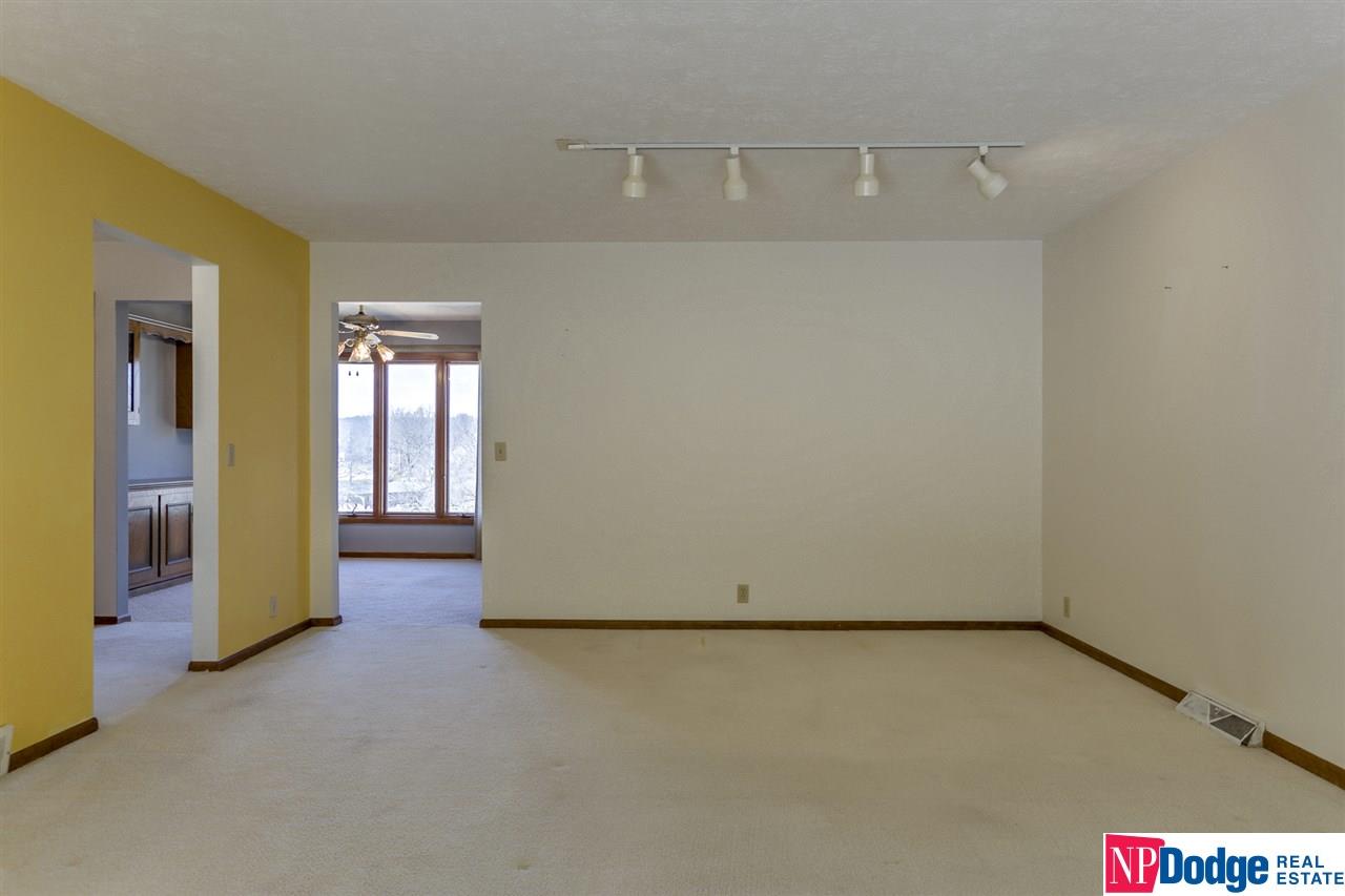 5143Raven Oaks, Omaha, NE 68152