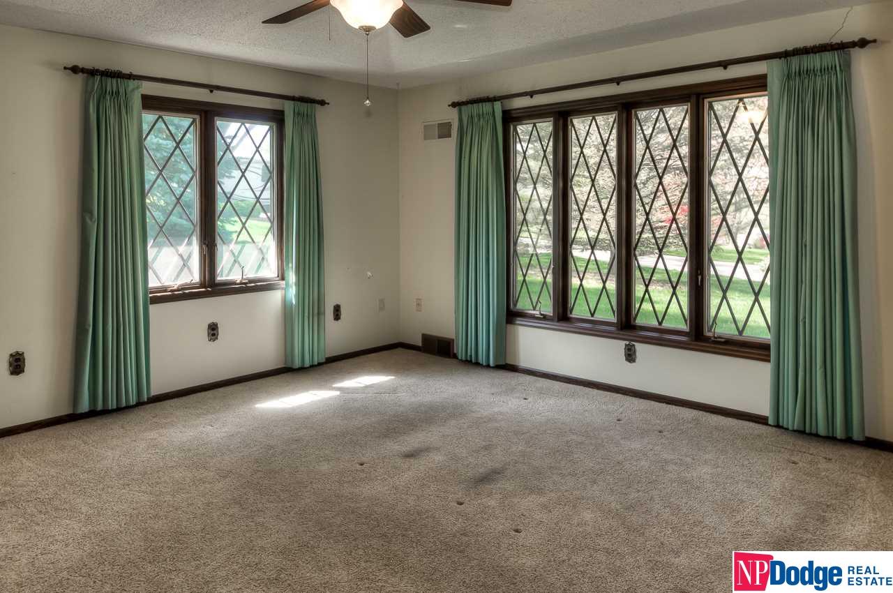 10715 N 50, Omaha, NE 68152