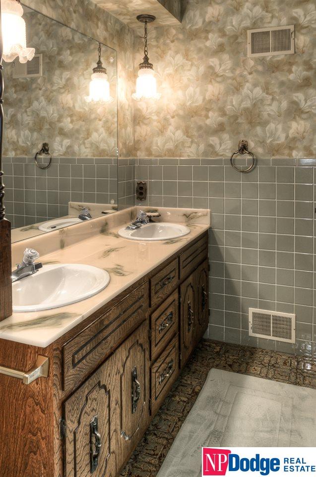 10715 N 50, Omaha, NE 68152
