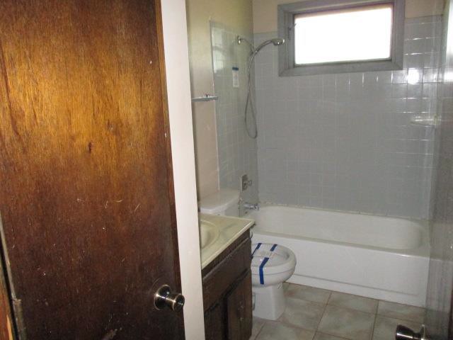 12742 Larimore AveOmaha, NE, 68164Douglas County
