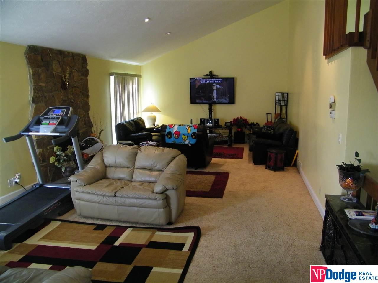 2106 N 113, Omaha, NE 68164