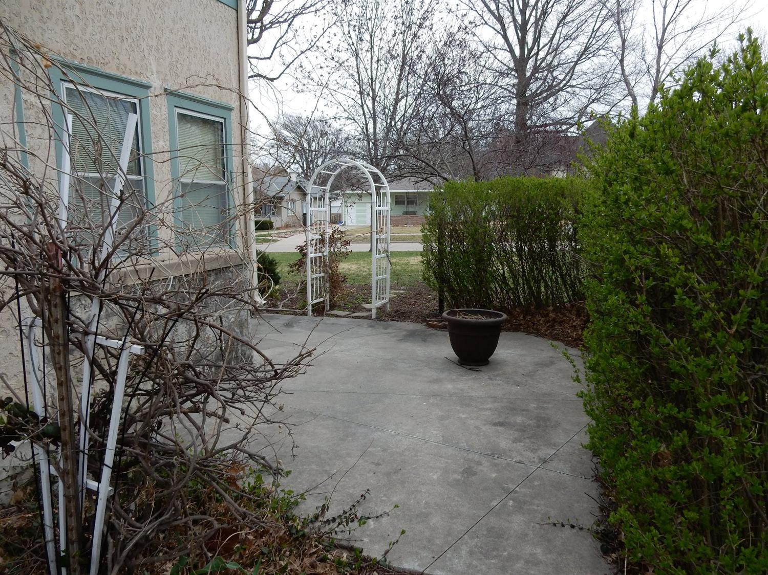 824Garfield, Beatrice, NE 68310