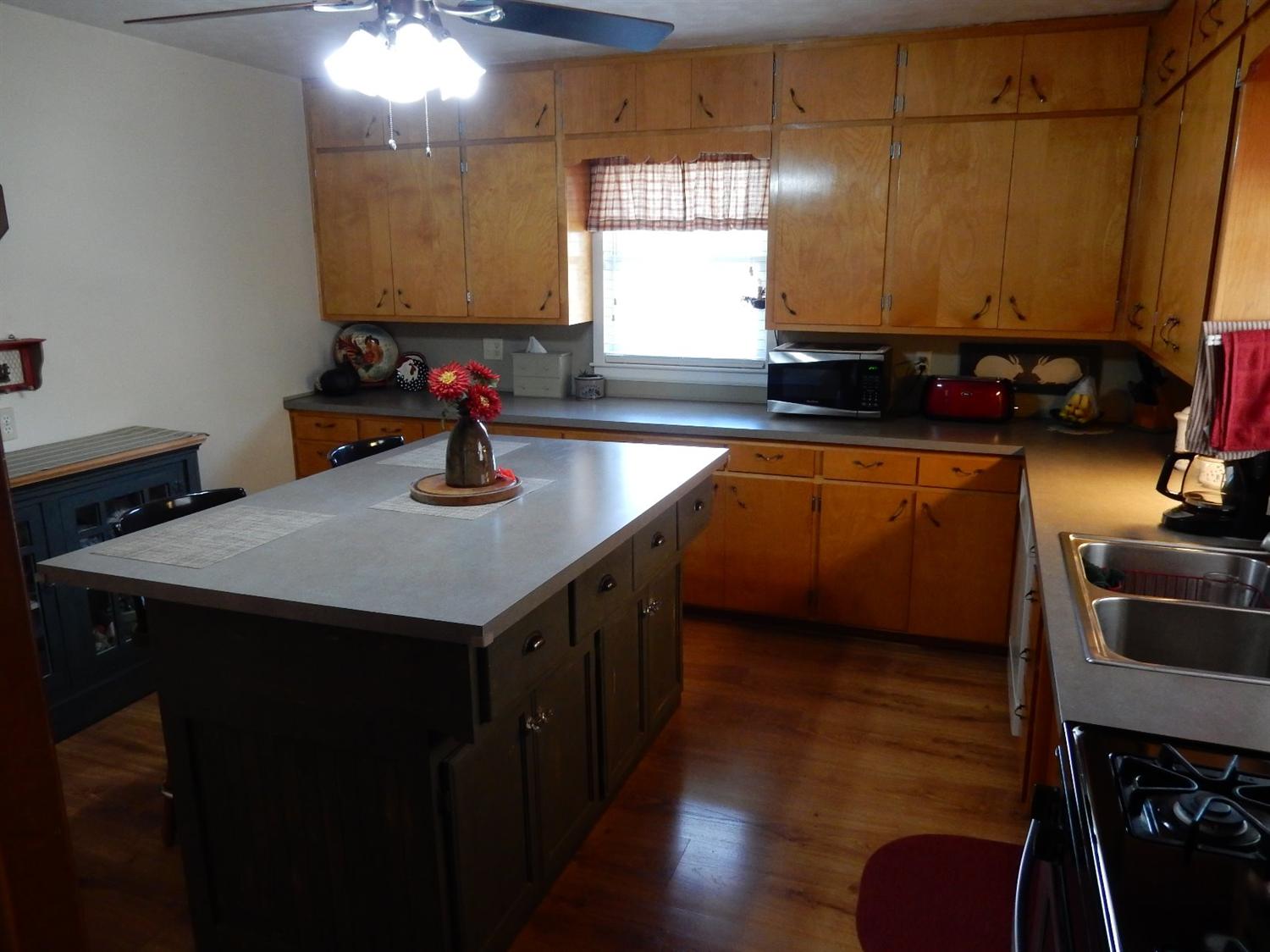 914Darwin, Beatrice, NE 68310