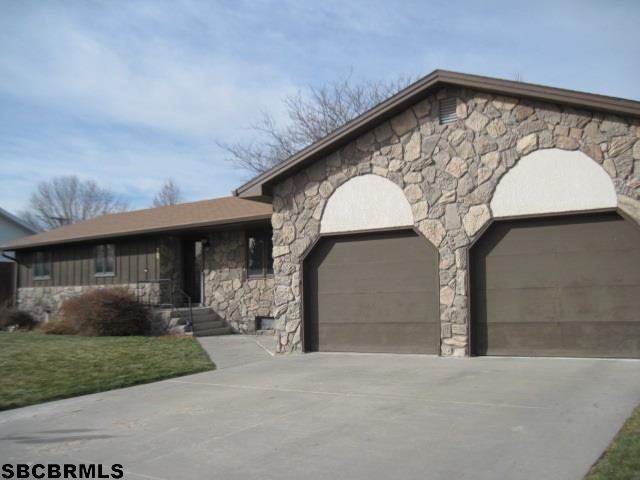 285 MARGARET DR, Gering, NE 68341
