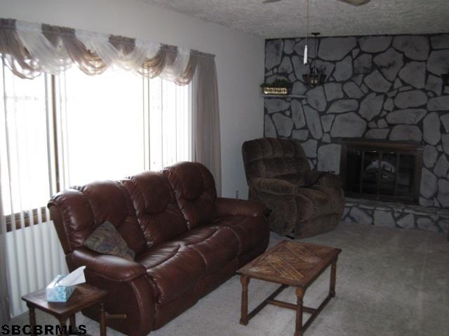 285 MARGARET DR, Gering, NE 68341
