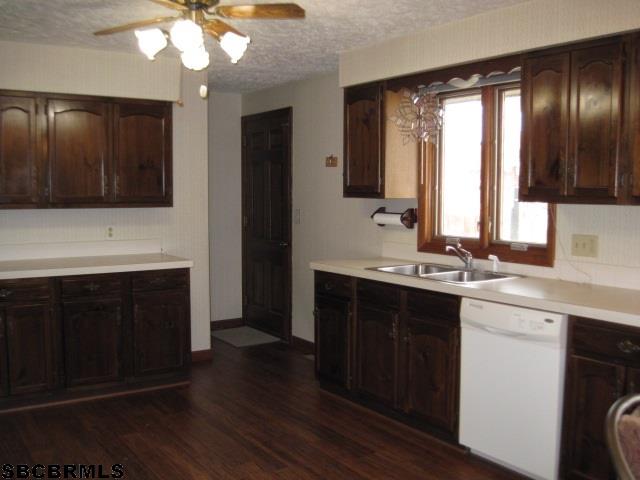 285 MARGARET DR, Gering, NE 68341