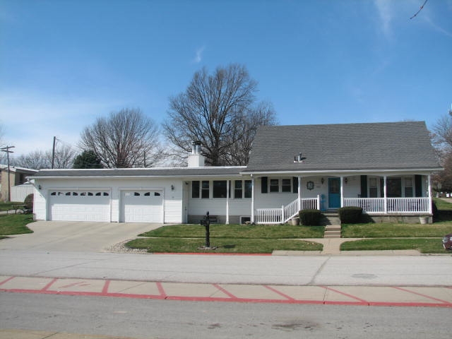 302 S 15th St, Nebraska City, NE 68410