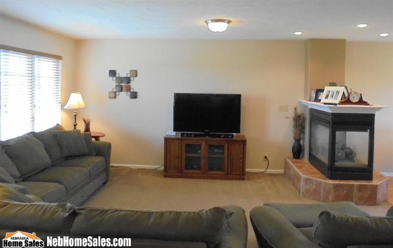 177Northwood Lane, Palmyra, NE 68418