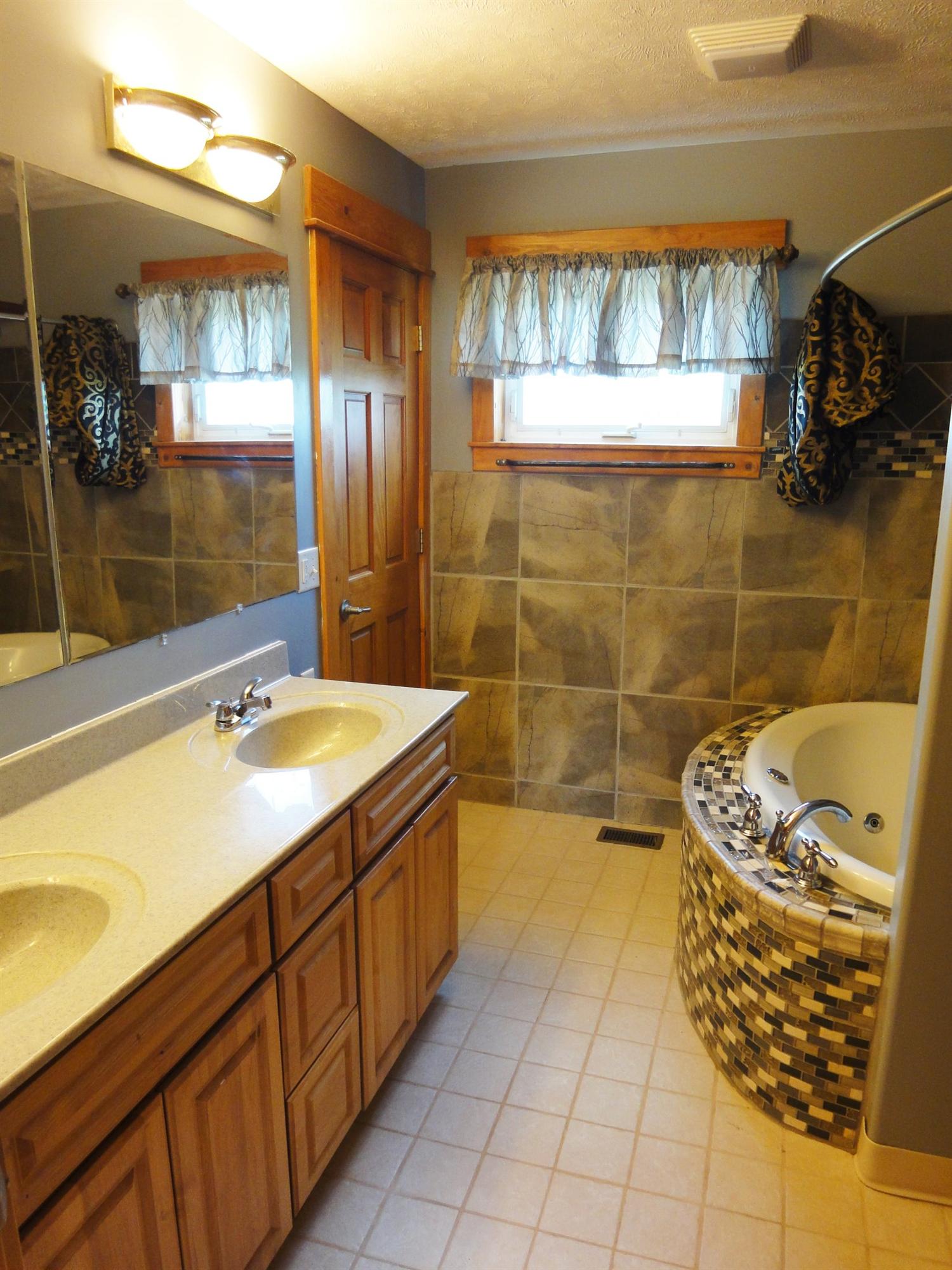 11905 North 141st Street, Waverly, NE 68462