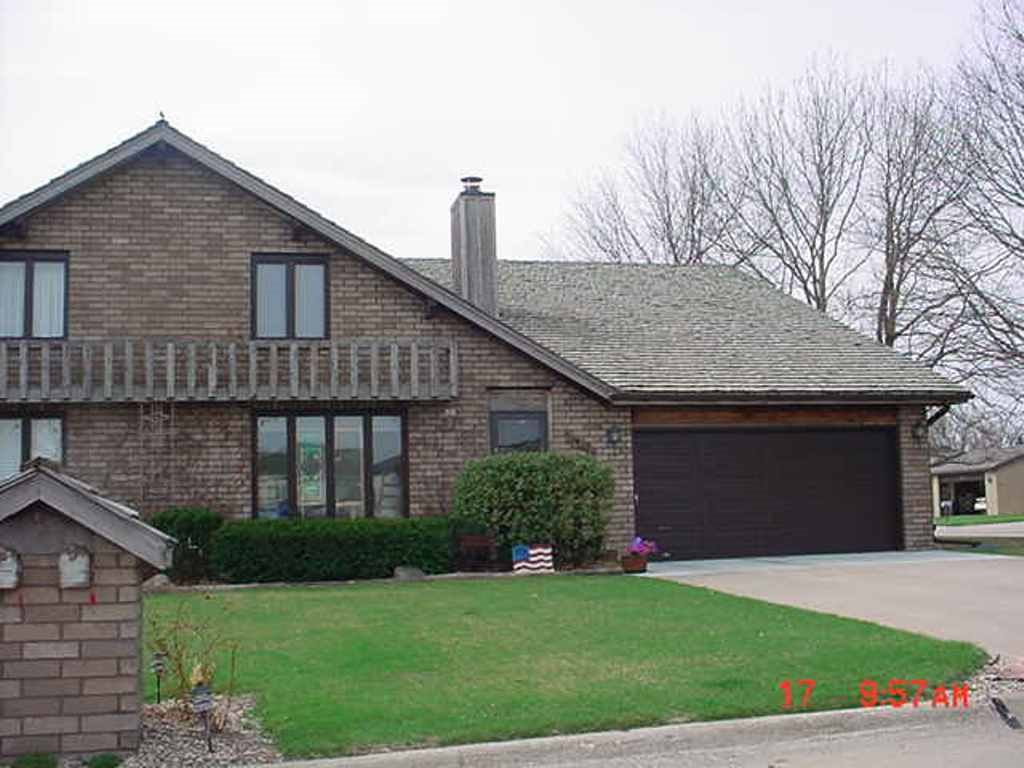 1051 W Elm Street, York, NE 68467