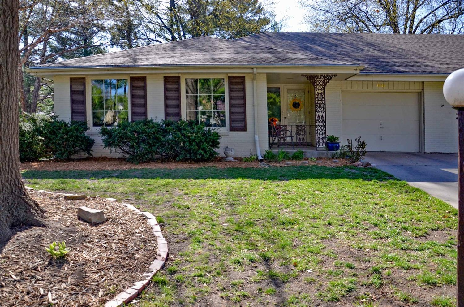 1645Dakota Circle, Lincoln, NE 68502