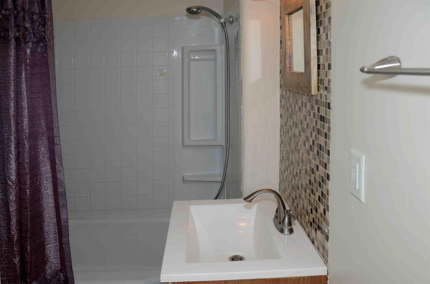5035J Street, Lincoln, NE 68510
