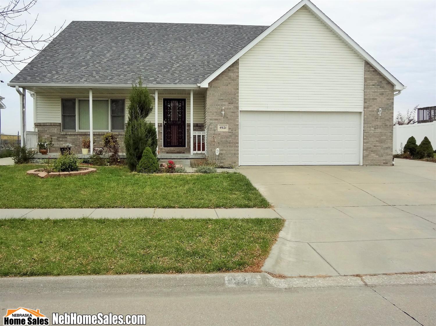 4921 Northwest Fairway Drive, Lincoln, NE 68521