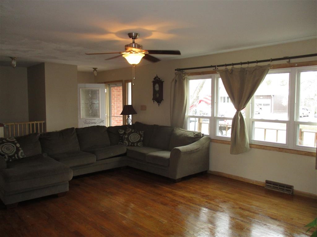 907 Maple Ave, Norfolk, NE 68701