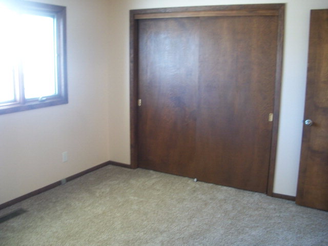 1015 McMartin Ave, Grand Island, NE 68801