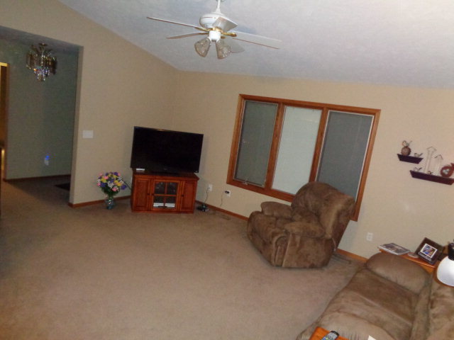 612 Linden Ave, Grand Island, NE 68801
