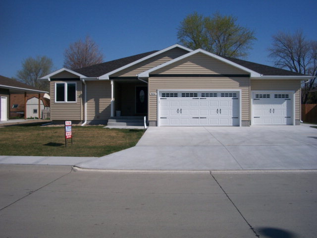 904 Sun Valley Place, Grand Island, NE 68801