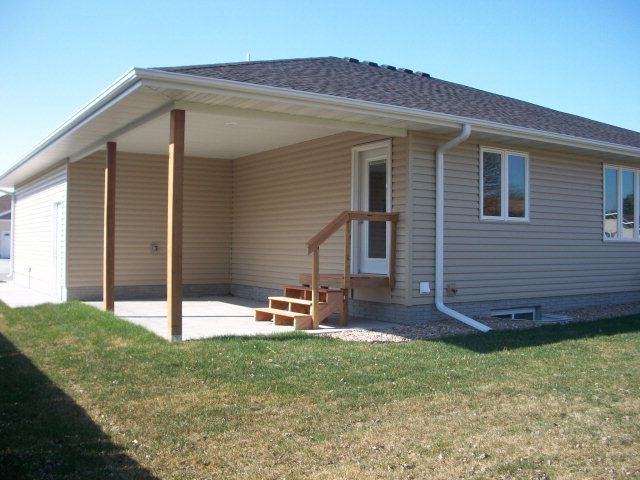 904 Sun Valley Place, Grand Island, NE 68801