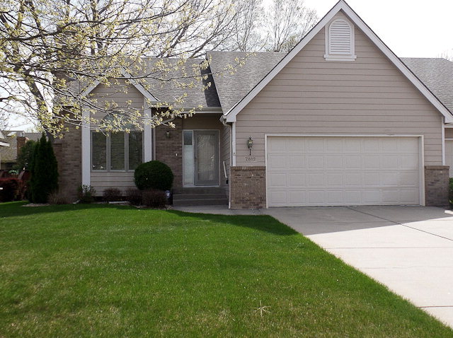 2819 Lakewood Cir, Grand Island, NE 68803