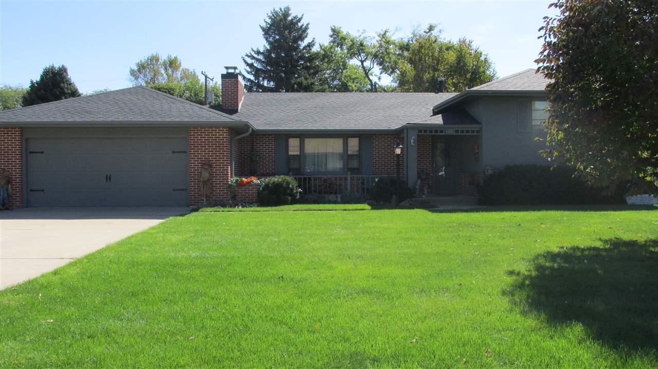 1623 Crestmoor, Hastings, NE 68901