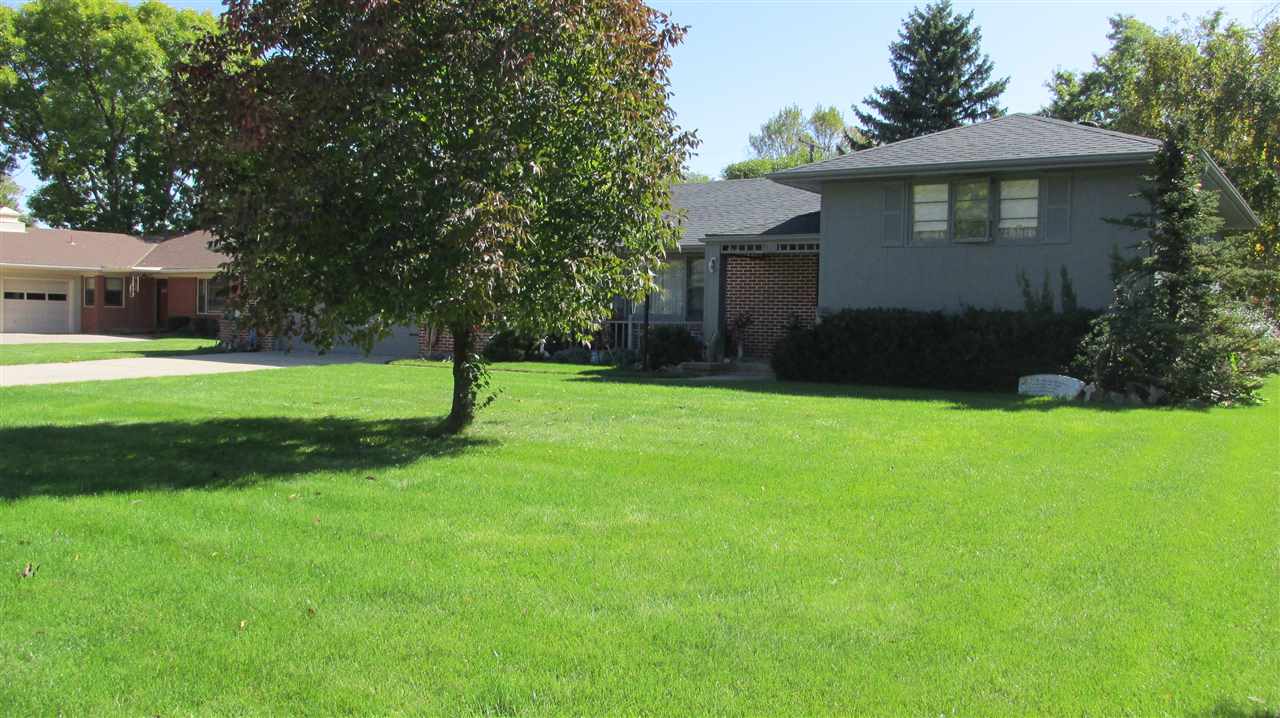 1623 Crestmoor, Hastings, NE 68901