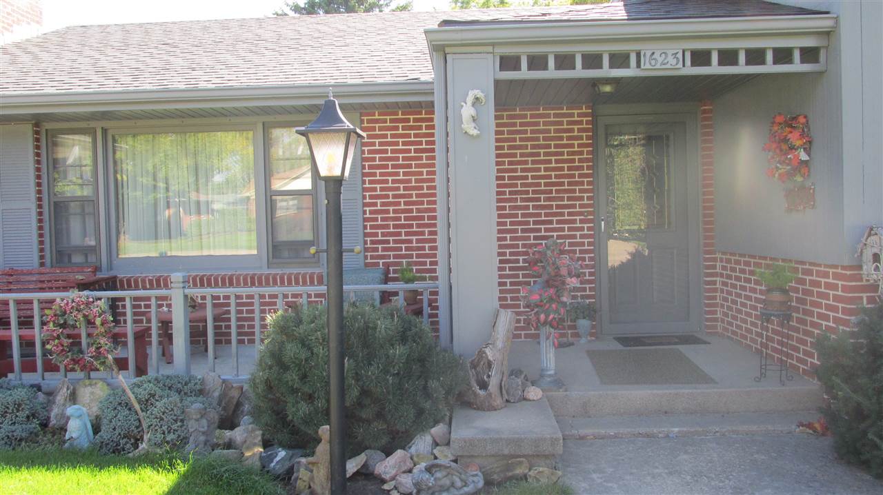 1623 Crestmoor, Hastings, NE 68901