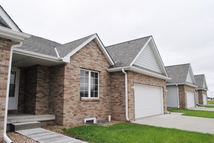 907 Madden Rd, Hastings, NE 68901
