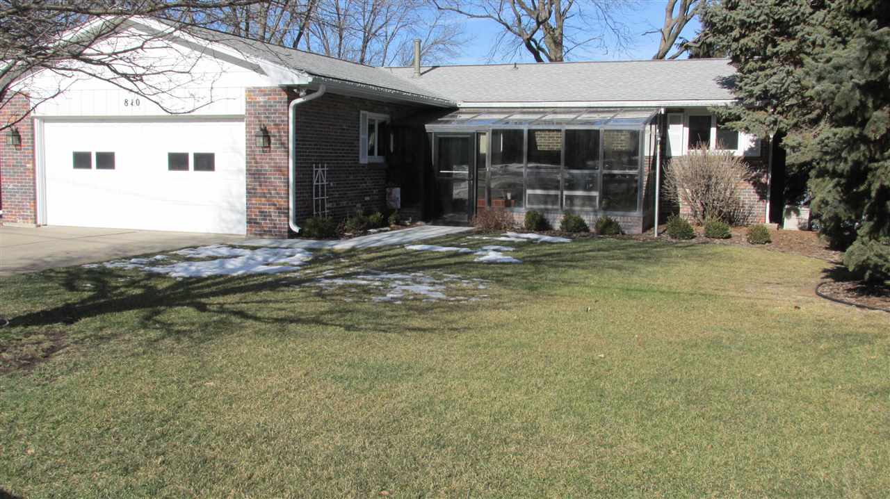 810 Shore Drive, Hastings, NE 68901