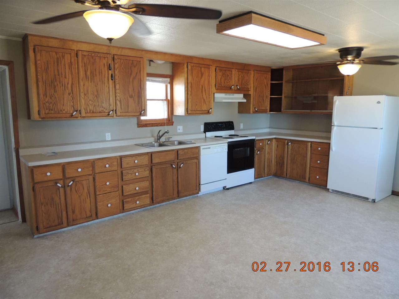 2208 Rd 3100, Deweese, NE 68934