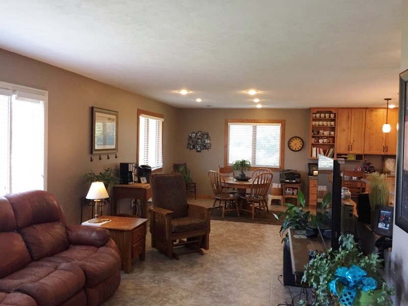 111 5th, Juniata, NE 68955