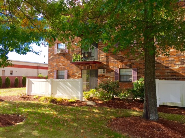 11 Railroad Avenue, Derry, NH 03038