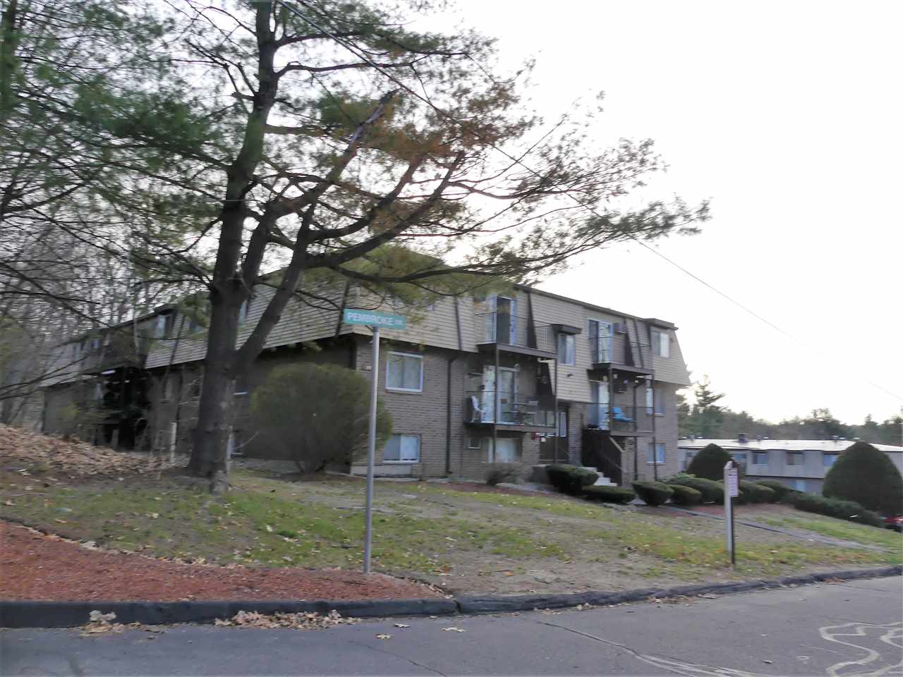 1 Pembroke Drive, Derry, NH 03038