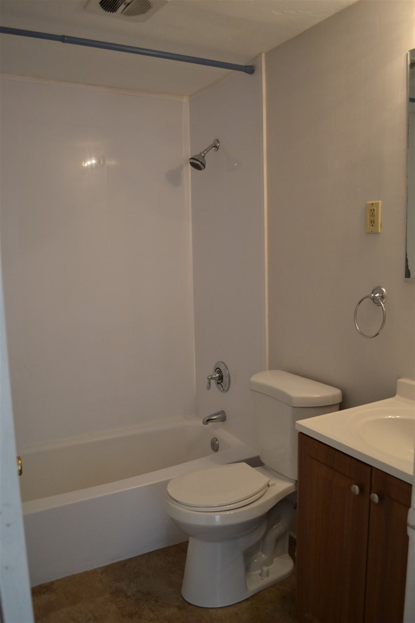 99 East Broadway, Derry, NH 03038
