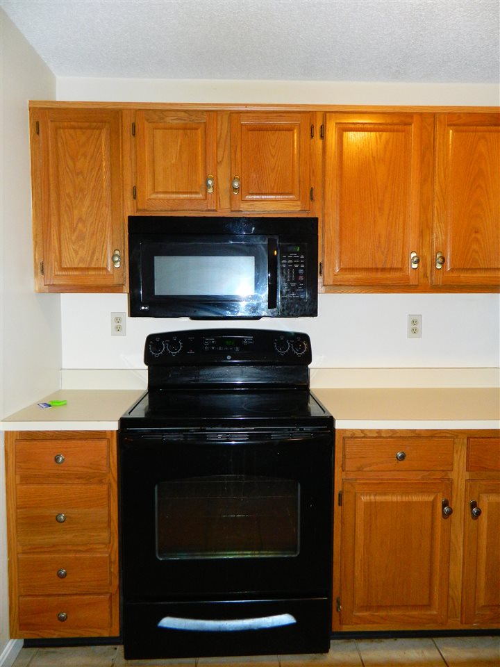 9 Bartemus Trail, Nashua, NH 03063