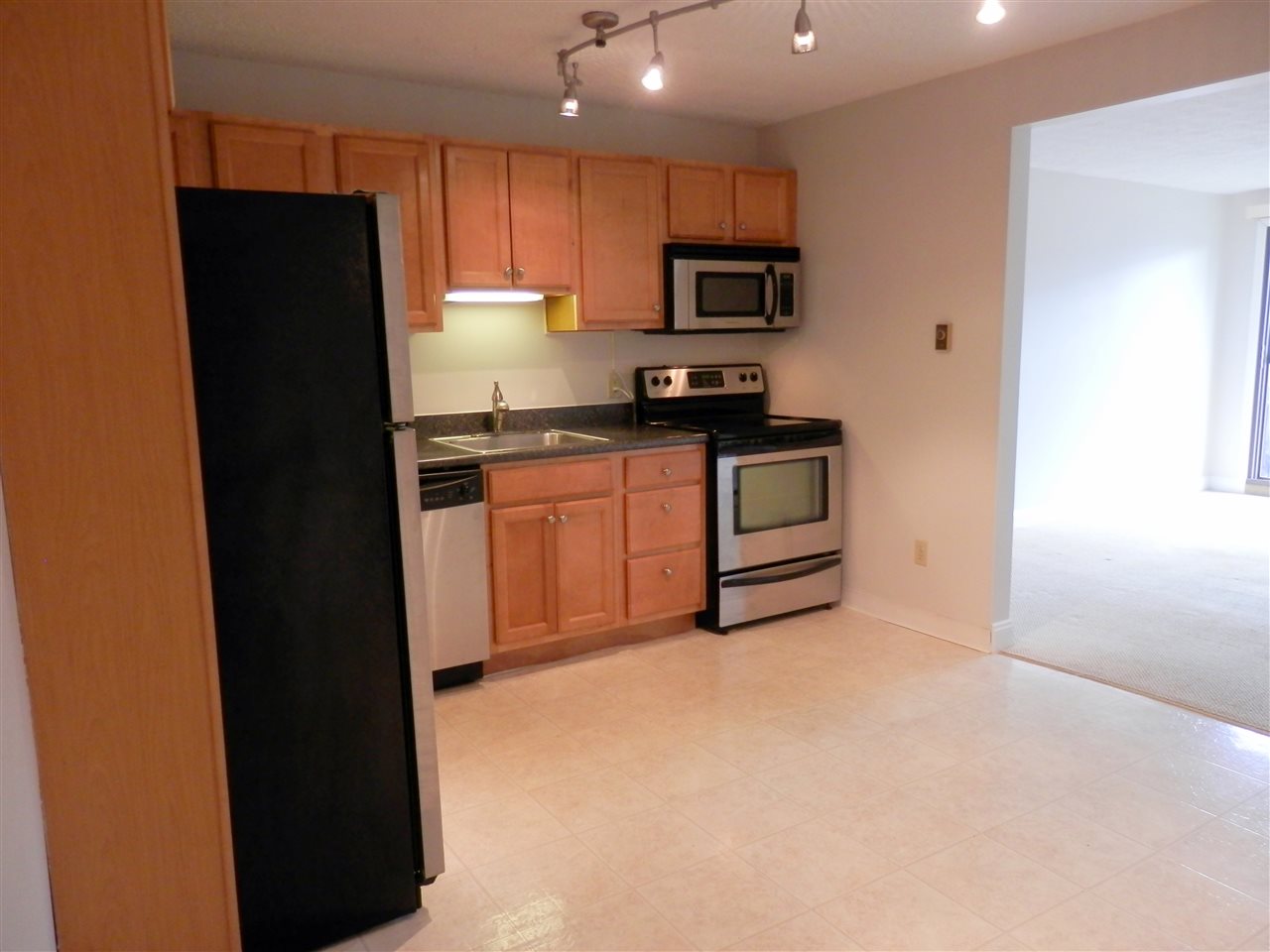 64 Dunbarton Road, Manchester, NH 03102