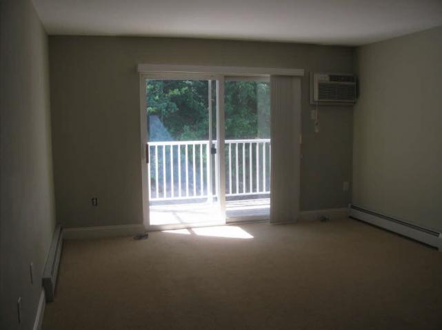 245 Edward J Roy Dr Unit #317Manchester, NH, 03104Hillsborough County