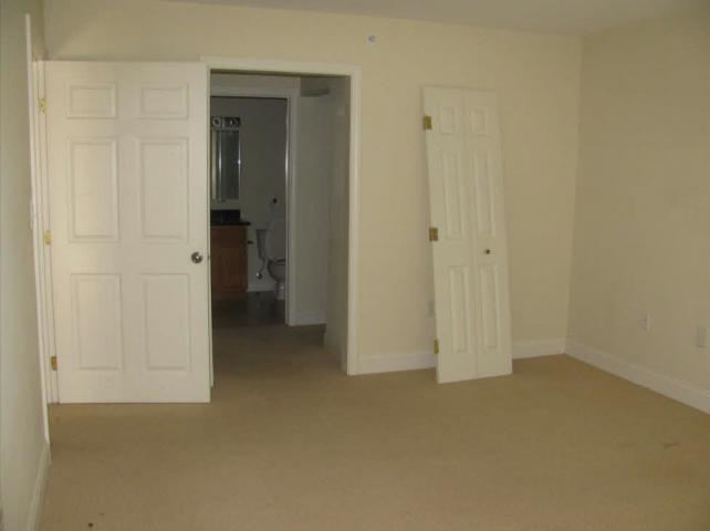 245 Edward J Roy Dr Unit #317Manchester, NH, 03104Hillsborough County
