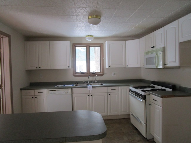 221 Gilmanton RdBelmont, NH, 03220Belknap County