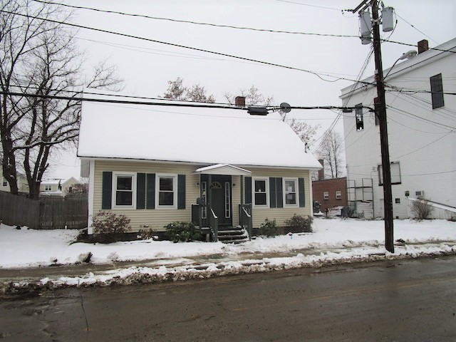 27 Clinton StLaconia, NH, 03246Belknap County