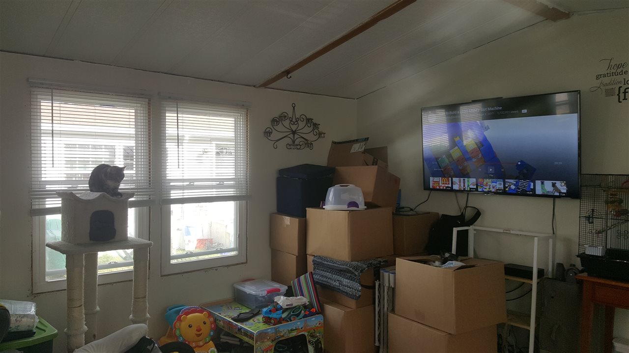 31 Cedar St, Hinsdale, NH 03451