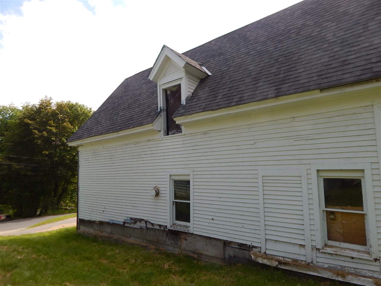 86 High Street, Hinsdale, NH 03451