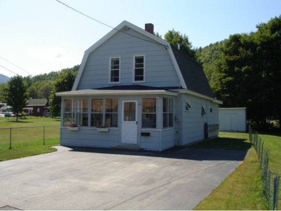 15 Wilson St, Gorham, NH 03581